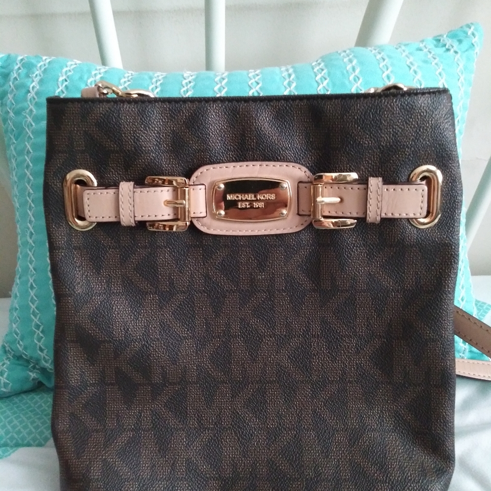 Michael Kors Jet Set Messenger Crossbody